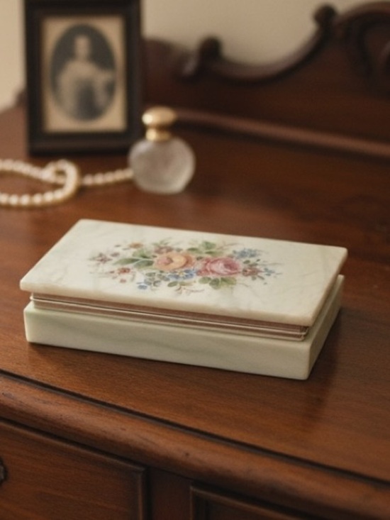 Giftcraft Other - Genuine alabaster jewellery box trinket dish
Italy, Giftcraft Ltd
Vintage